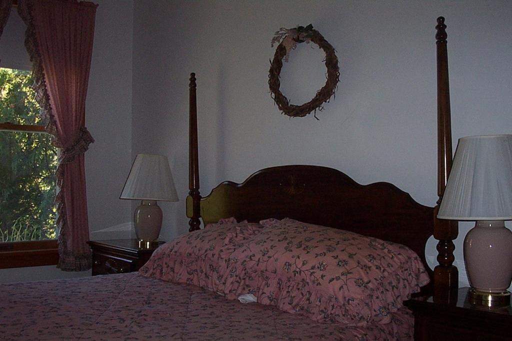 Chesapeake Inn Of Lenox Rum bild
