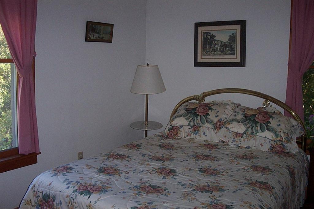 Chesapeake Inn Of Lenox Rum bild