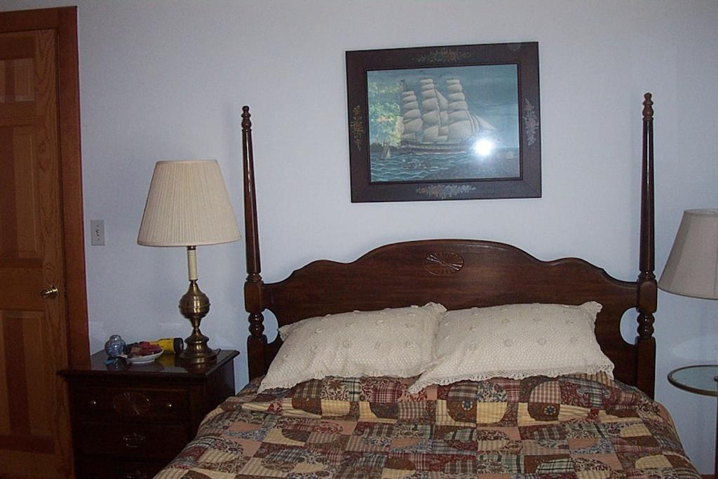 Chesapeake Inn Of Lenox Rum bild